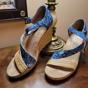 Toms Wedge Strappy Sandals 6.5 EUC
